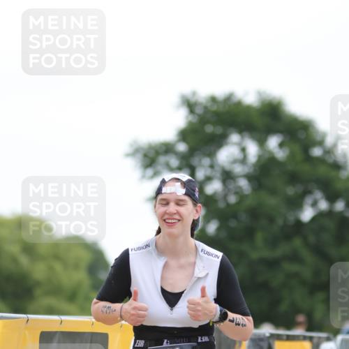 22.06.2025 - Viking Triathlon H.Heesch http://msf.ph/oto/8096166 22.06.2025 16:11:42 Laufen 431 meine-sportfotos.de
