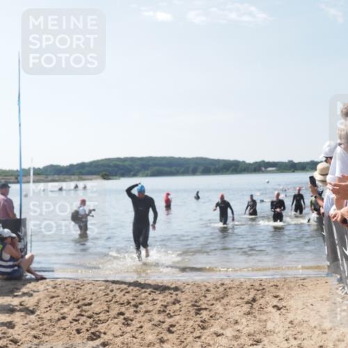 22.06.2025 - Viking Triathlon MichiJ http://msf.ph/oto/8096494 22.06.2025 10:41:41 Schwimmen 58, 142, 194, 220, 221, 505, 625, 629 meine-sportfotos.de
