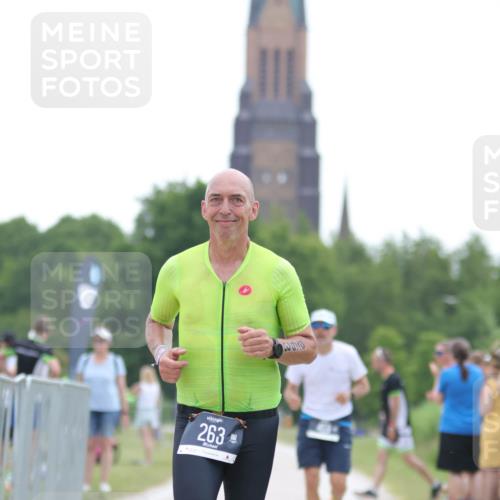 22.06.2025 - Viking Triathlon H.Heesch http://msf.ph/oto/8096653 22.06.2025 16:16:33 Laufen 263, 459 meine-sportfotos.de