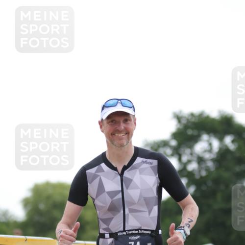 22.06.2025 - Viking Triathlon H.Heesch http://msf.ph/oto/8097013 22.06.2025 16:20:13 Laufen 74 meine-sportfotos.de