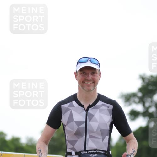 22.06.2025 - Viking Triathlon H.Heesch http://msf.ph/oto/8097021 22.06.2025 16:20:13 Laufen 74 meine-sportfotos.de