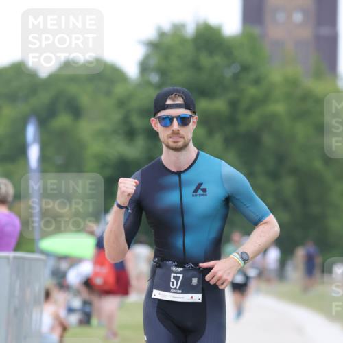 22.06.2025 - Viking Triathlon H.Heesch http://msf.ph/oto/8097178 22.06.2025 15:33:31 Laufen 57 meine-sportfotos.de
