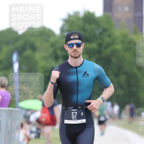 22.06.2025 - Viking Triathlon H.Heesch http://msf.ph/oto/8097189 22.06.2025 15:33:31 Laufen 57 meine-sportfotos.de