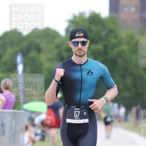 22.06.2025 - Viking Triathlon H.Heesch http://msf.ph/oto/8097199 22.06.2025 15:33:32 Laufen 57 meine-sportfotos.de