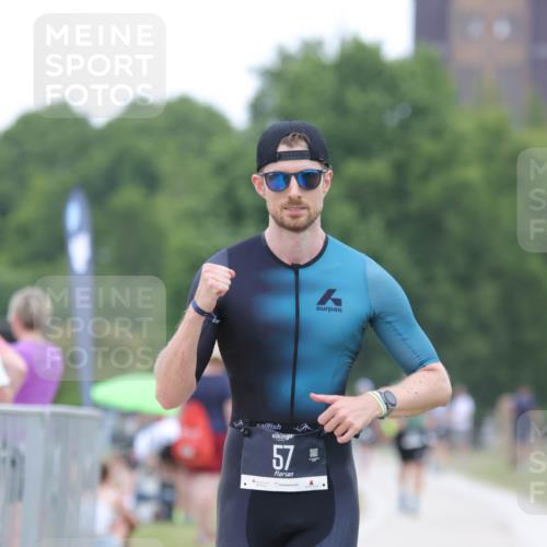 22.06.2025 - Viking Triathlon H.Heesch http://msf.ph/oto/8097211 22.06.2025 15:33:32 Laufen 57 meine-sportfotos.de