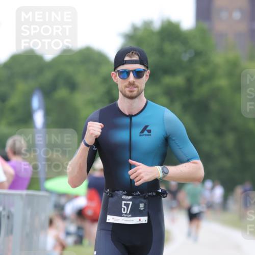 22.06.2025 - Viking Triathlon H.Heesch http://msf.ph/oto/8097222 22.06.2025 15:33:32 Laufen 57 meine-sportfotos.de