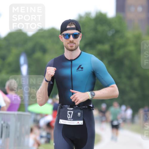 22.06.2025 - Viking Triathlon H.Heesch http://msf.ph/oto/8097235 22.06.2025 15:33:32 Laufen 57 meine-sportfotos.de