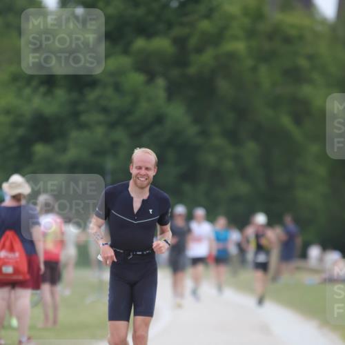 22.06.2025 - Viking Triathlon H.Heesch http://msf.ph/oto/8097295 22.06.2025 15:34:09 Laufen 74, 225 meine-sportfotos.de