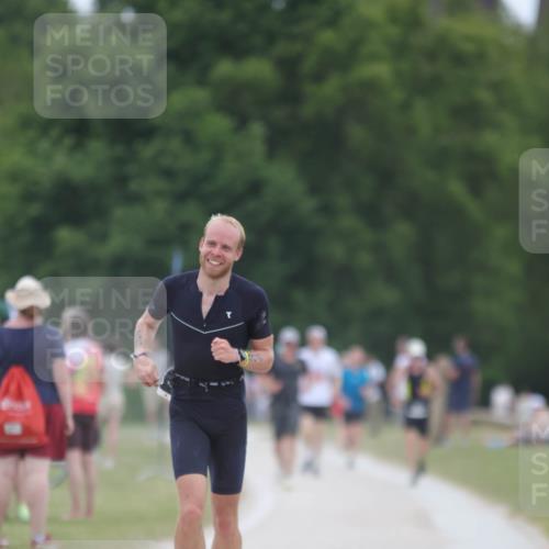 22.06.2025 - Viking Triathlon H.Heesch http://msf.ph/oto/8097306 22.06.2025 15:34:09 Laufen 74, 225 meine-sportfotos.de