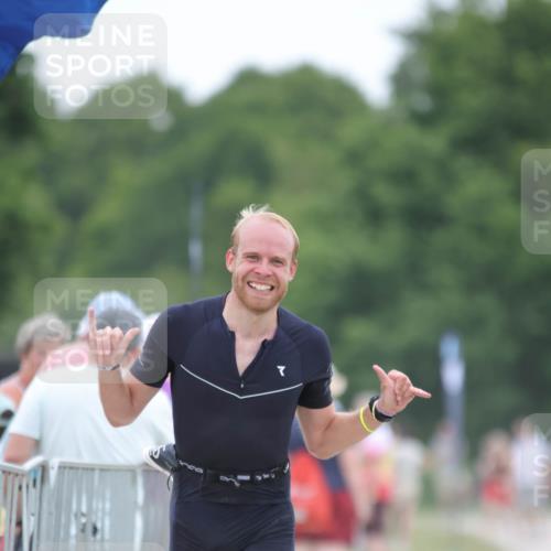 22.06.2025 - Viking Triathlon H.Heesch http://msf.ph/oto/8097329 22.06.2025 15:34:13 Laufen 225 meine-sportfotos.de