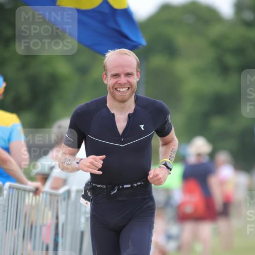 22.06.2025 - Viking Triathlon H.Heesch http://msf.ph/oto/8097370 22.06.2025 15:34:13 Laufen 225 meine-sportfotos.de