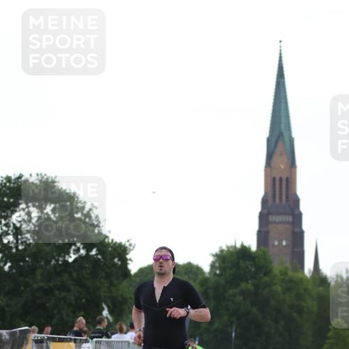 22.06.2025 - Viking Triathlon H.Heesch http://msf.ph/oto/8097607 22.06.2025 16:24:15 Laufen 51 meine-sportfotos.de