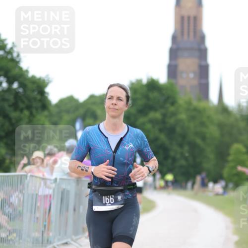 22.06.2025 - Viking Triathlon H.Heesch http://msf.ph/oto/8097910 22.06.2025 15:36:03 Laufen 166 meine-sportfotos.de
