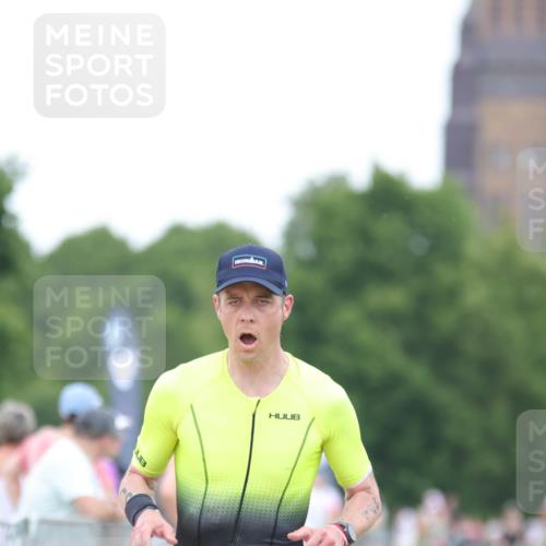 22.06.2025 - Viking Triathlon H.Heesch http://msf.ph/oto/8098005 22.06.2025 15:36:32 Laufen 148 meine-sportfotos.de