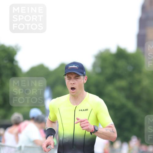 22.06.2025 - Viking Triathlon H.Heesch http://msf.ph/oto/8098010 22.06.2025 15:36:32 Laufen 148 meine-sportfotos.de