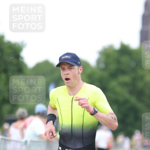 22.06.2025 - Viking Triathlon H.Heesch http://msf.ph/oto/8098017 22.06.2025 15:36:32 Laufen 148 meine-sportfotos.de