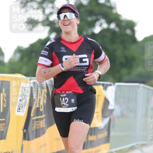 22.06.2025 - Viking Triathlon H.Heesch http://msf.ph/oto/8098061 22.06.2025 16:27:27 Laufen 142 meine-sportfotos.de