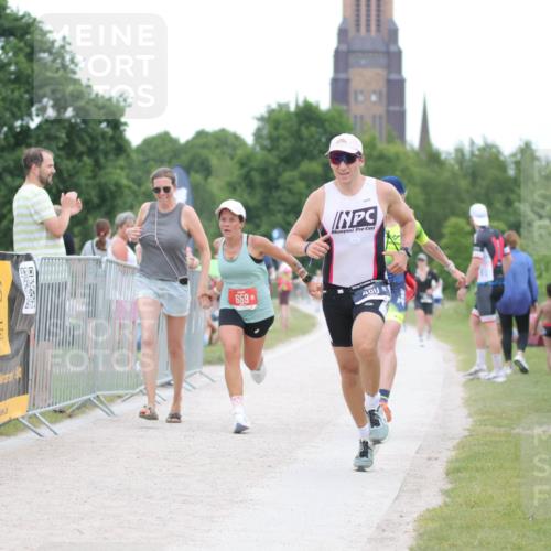 22.06.2025 - Viking Triathlon H.Heesch http://msf.ph/oto/8098222 22.06.2025 15:36:51 Laufen 480, 659 meine-sportfotos.de