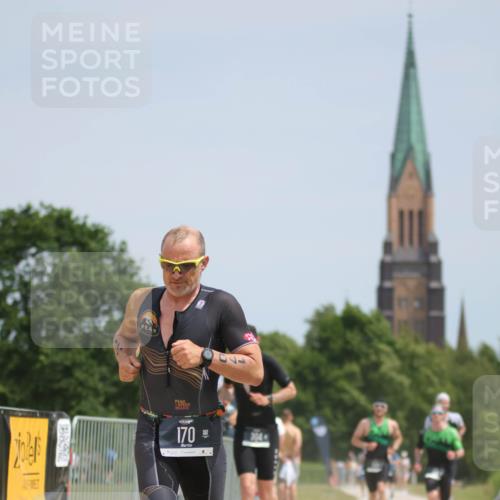 22.06.2025 - Viking Triathlon H.Heesch http://msf.ph/oto/8098981 22.06.2025 13:15:52 Laufen 117, 170, 198, 304, 393, 401, 534 meine-sportfotos.de