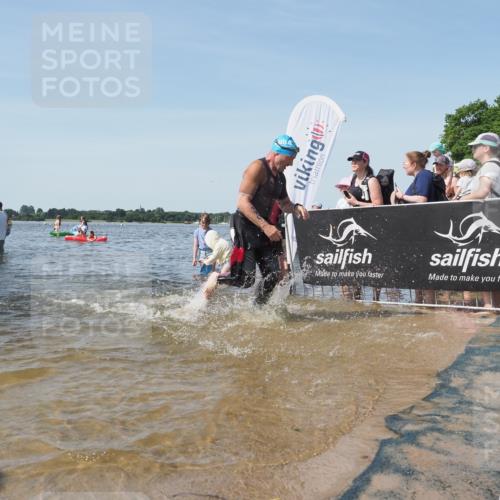 22.06.2025 - Viking Triathlon KatJ http://msf.ph/oto/8099524 22.06.2025 10:32:38 Schwimmen 80, 170, 208, 278, 492, 554 meine-sportfotos.de