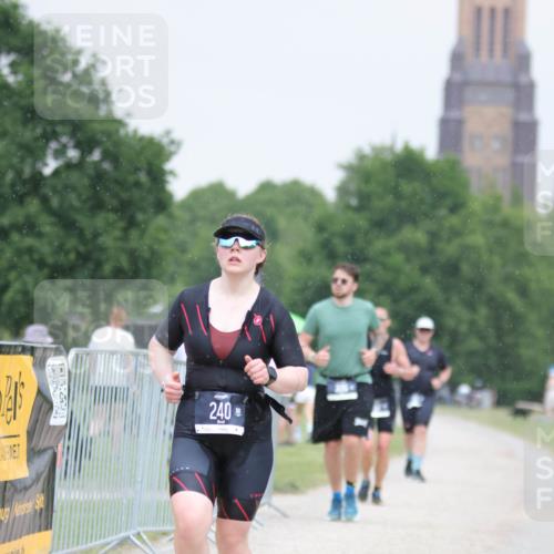 22.06.2025 - Viking Triathlon H.Heesch http://msf.ph/oto/8099850 22.06.2025 16:36:33 Laufen 240, 267 meine-sportfotos.de
