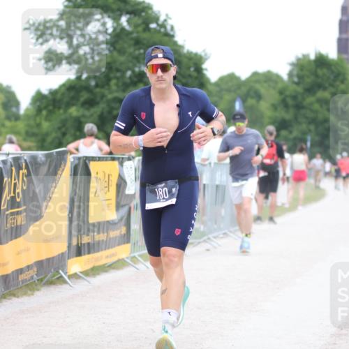 22.06.2025 - Viking Triathlon H.Heesch http://msf.ph/oto/8100077 22.06.2025 15:39:42 Laufen 31, 170, 180, 248 meine-sportfotos.de