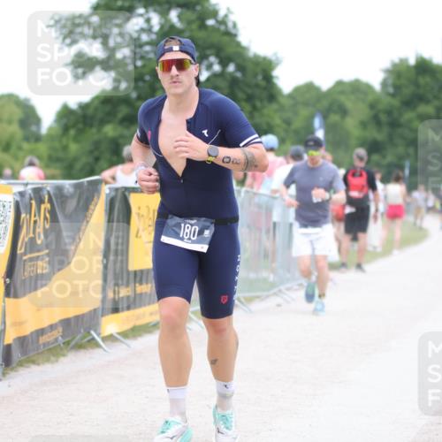 22.06.2025 - Viking Triathlon H.Heesch http://msf.ph/oto/8100088 22.06.2025 15:39:42 Laufen 31, 170, 180, 248 meine-sportfotos.de