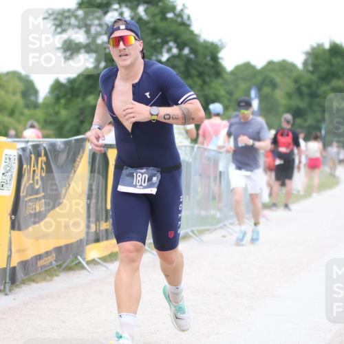 22.06.2025 - Viking Triathlon H.Heesch http://msf.ph/oto/8100094 22.06.2025 15:39:42 Laufen 31, 170, 180, 248 meine-sportfotos.de