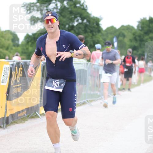 22.06.2025 - Viking Triathlon H.Heesch http://msf.ph/oto/8100097 22.06.2025 15:39:43 Laufen 31, 170, 180, 248 meine-sportfotos.de