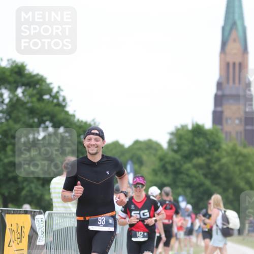22.06.2025 - Viking Triathlon H.Heesch http://msf.ph/oto/8100209 22.06.2025 15:41:29 Laufen 93, 142 meine-sportfotos.de