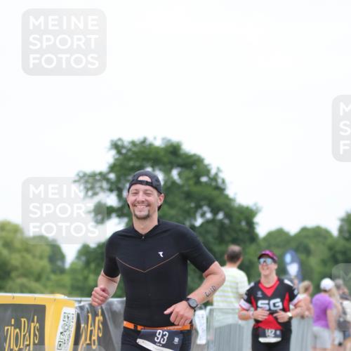 22.06.2025 - Viking Triathlon H.Heesch http://msf.ph/oto/8100233 22.06.2025 15:41:30 Laufen 93, 142 meine-sportfotos.de