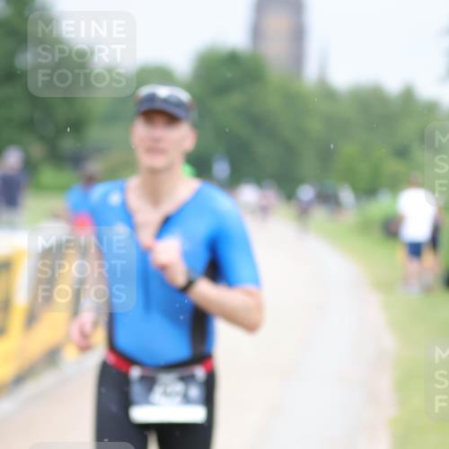 22.06.2025 - Viking Triathlon H.Heesch http://msf.ph/oto/8100348 22.06.2025 16:38:38 Laufen 422 meine-sportfotos.de