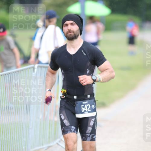 22.06.2025 - Viking Triathlon H.Heesch http://msf.ph/oto/8100606 22.06.2025 16:40:50 Laufen 542 meine-sportfotos.de