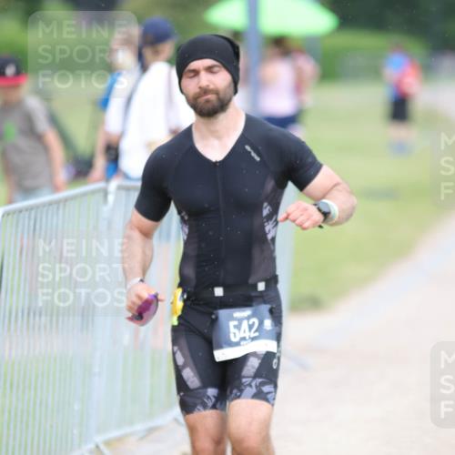 22.06.2025 - Viking Triathlon H.Heesch http://msf.ph/oto/8100617 22.06.2025 16:40:50 Laufen 542 meine-sportfotos.de