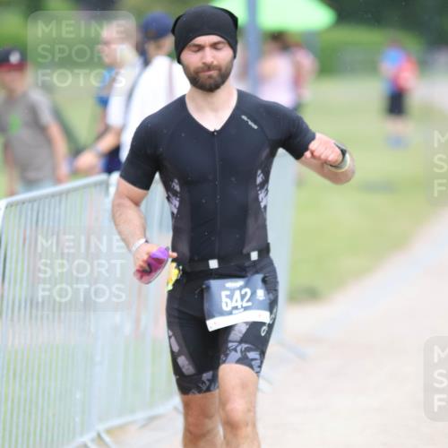 22.06.2025 - Viking Triathlon H.Heesch http://msf.ph/oto/8100625 22.06.2025 16:40:50 Laufen 542 meine-sportfotos.de