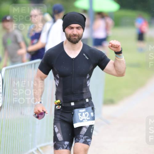 22.06.2025 - Viking Triathlon H.Heesch http://msf.ph/oto/8100642 22.06.2025 16:40:50 Laufen 542 meine-sportfotos.de