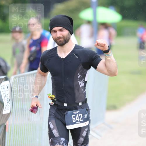 22.06.2025 - Viking Triathlon H.Heesch http://msf.ph/oto/8100655 22.06.2025 16:40:51 Laufen 542 meine-sportfotos.de