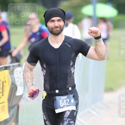 22.06.2025 - Viking Triathlon H.Heesch http://msf.ph/oto/8100680 22.06.2025 16:40:51 Laufen 542 meine-sportfotos.de