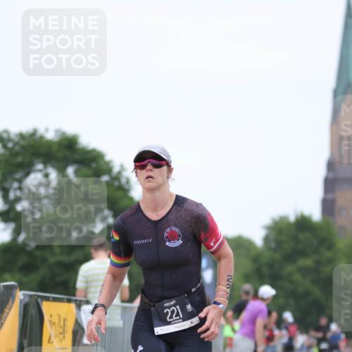 22.06.2025 - Viking Triathlon H.Heesch http://msf.ph/oto/8100891 22.06.2025 15:42:16 Laufen 221 meine-sportfotos.de