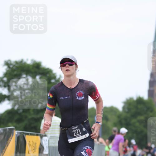 22.06.2025 - Viking Triathlon H.Heesch http://msf.ph/oto/8100893 22.06.2025 15:42:16 Laufen 221 meine-sportfotos.de