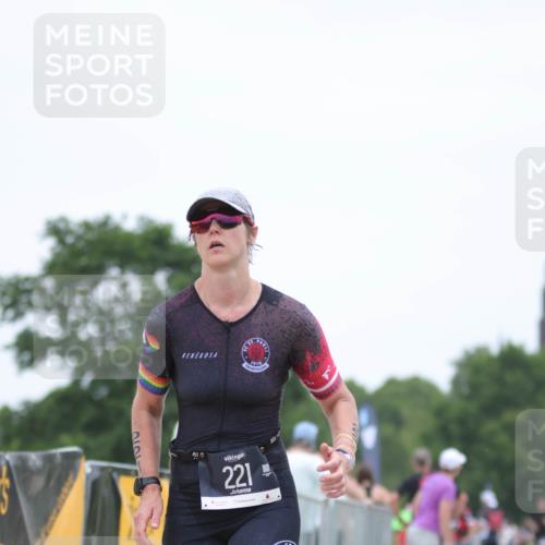 22.06.2025 - Viking Triathlon H.Heesch http://msf.ph/oto/8100901 22.06.2025 15:42:16 Laufen 221 meine-sportfotos.de