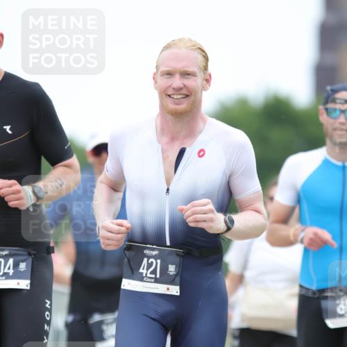 22.06.2025 - Viking Triathlon H.Heesch http://msf.ph/oto/8100916 22.06.2025 15:42:34 Laufen 304, 344, 389, 421, 615 meine-sportfotos.de