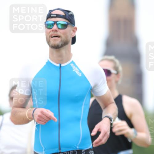 22.06.2025 - Viking Triathlon H.Heesch http://msf.ph/oto/8100937 22.06.2025 15:42:36 Laufen 304, 344, 389, 421, 615 meine-sportfotos.de