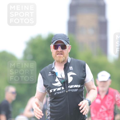 22.06.2025 - Viking Triathlon H.Heesch http://msf.ph/oto/8100980 22.06.2025 15:42:55 Laufen 39, 48, 501 meine-sportfotos.de