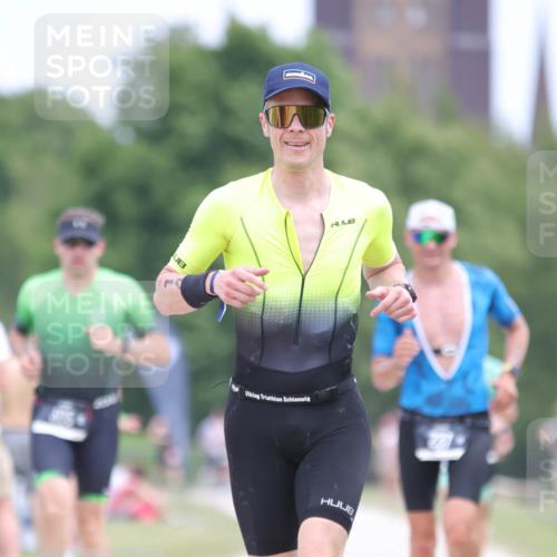 22.06.2025 - Viking Triathlon H.Heesch http://msf.ph/oto/8101003 22.06.2025 13:35:04 Laufen 65, 148, 237, 414, 505 meine-sportfotos.de