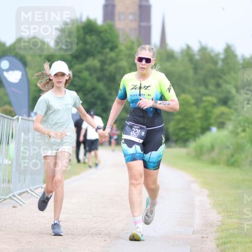 22.06.2025 - Viking Triathlon H.Heesch http://msf.ph/oto/8101006 22.06.2025 16:45:37 Laufen 321 meine-sportfotos.de