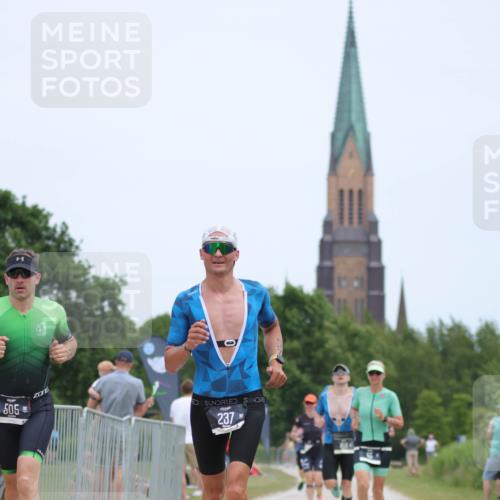 22.06.2025 - Viking Triathlon H.Heesch http://msf.ph/oto/8101053 22.06.2025 13:35:08 Laufen 65, 148, 237, 414, 505 meine-sportfotos.de