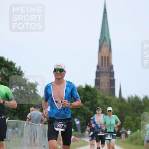22.06.2025 - Viking Triathlon H.Heesch http://msf.ph/oto/8101085 22.06.2025 13:35:08 Laufen 65, 148, 237, 414, 505 meine-sportfotos.de