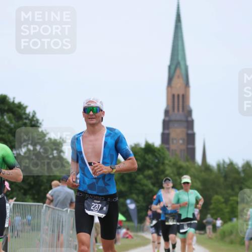 22.06.2025 - Viking Triathlon H.Heesch http://msf.ph/oto/8101096 22.06.2025 13:35:08 Laufen 65, 148, 237, 414, 505 meine-sportfotos.de