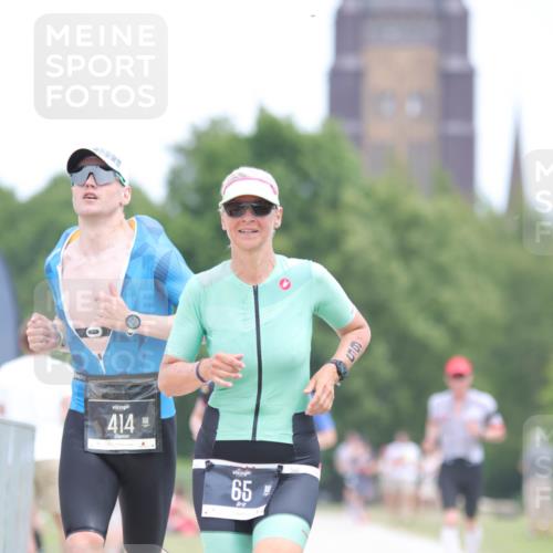 22.06.2025 - Viking Triathlon H.Heesch http://msf.ph/oto/8101115 22.06.2025 13:35:10 Laufen 65, 79, 148, 237, 414, 505 meine-sportfotos.de